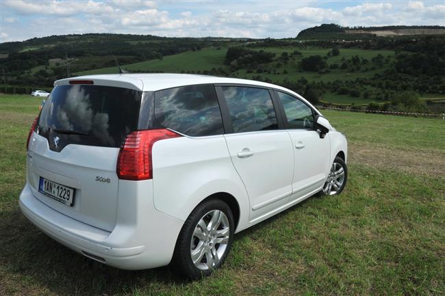Krátký test luxusního  vozu Peugeot 5008: Obrovský benzínožrout!