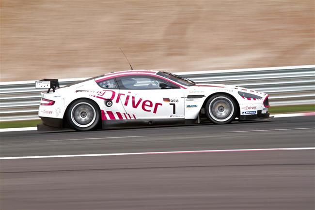 Pět týdnů před startem MS vozů GT1 odhalil Engeho tým Young Driver AMR jezdeckou sestavu