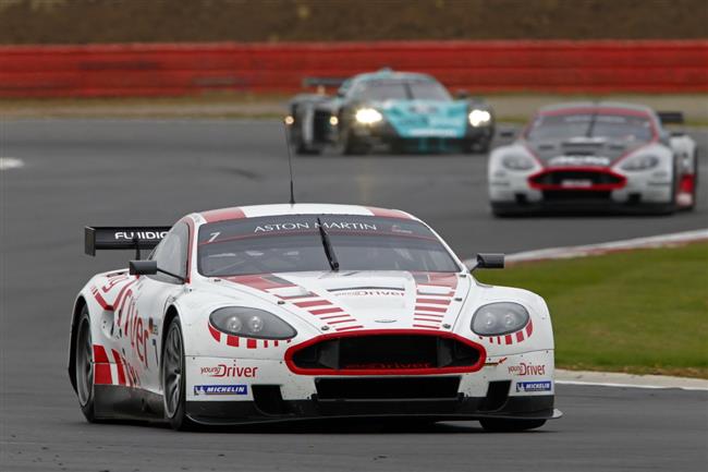 Tom Enge, Christoffer Nygaard a Stefan Mcke s Astonem Martin DBR9 pojedou ve Spa.