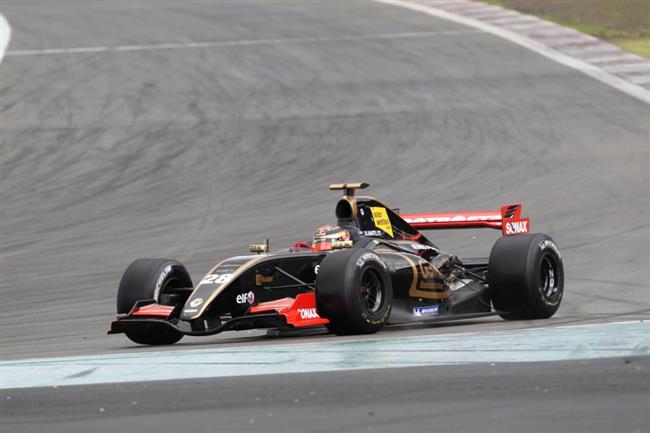 esk tm Gravity a zvod F Renault  na Nurburgringu 2011