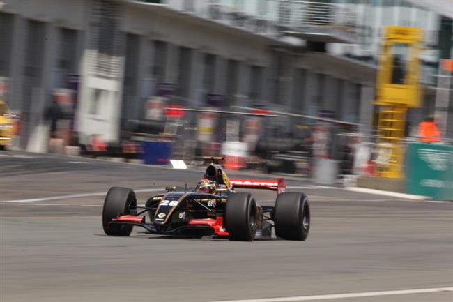 Český tým Gravity a závod F Renault  na Nurburgringu 2011