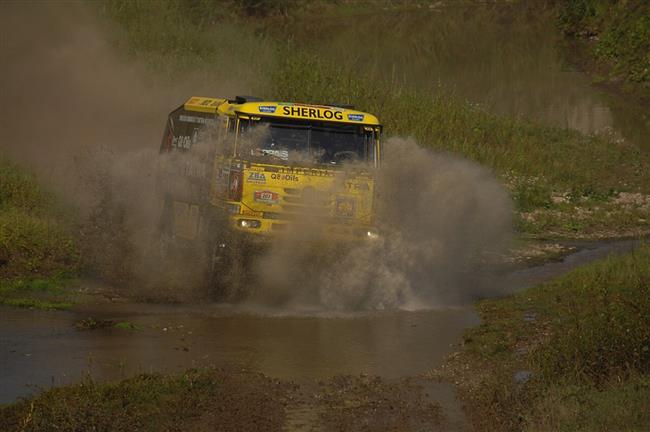 Dakar 2010: Loprais Tatra Team znovu vyr do boje. Ostr Tatra je hodn vylepena