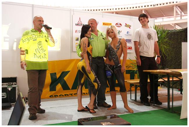 Czech Dakar team na Autosalonu Brno 2009, foto tmu Radovan Jaek