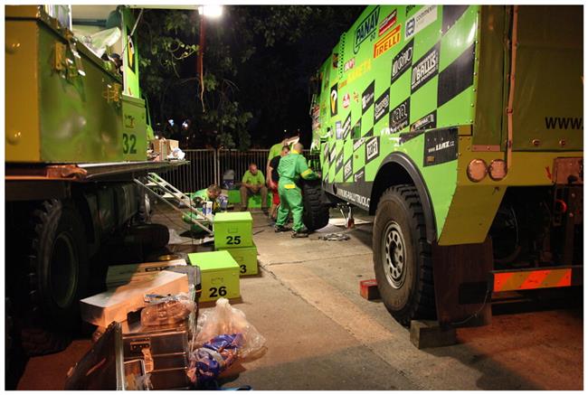 Vzpomínky na Dakar 2009 objektivem fotografů týmu  Marka Spáčila