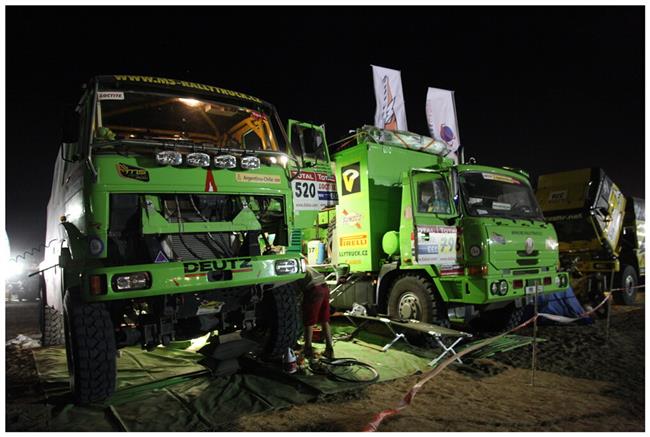 Vzpomínky na Dakar 2009 objektivem fotografů týmu  Marka Spáčila