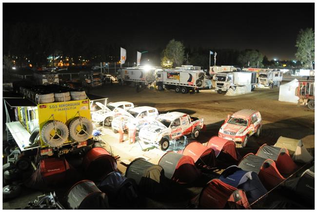 Vzpomínky na Dakar 2009 objektivem fotografů týmu  Marka Spáčila