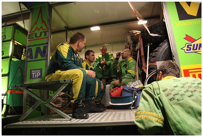 Vzpomínky na Dakar 2009 objektivem fotografů týmu  Marka Spáčila