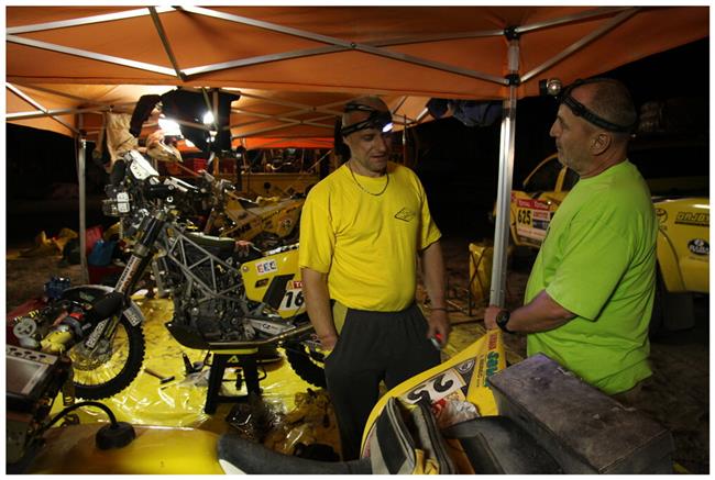 Vzpomínky na Dakar 2009 objektivem fotografů týmu  Marka Spáčila