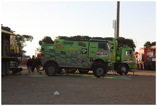 Vzpomínky na Dakar 2009 objektivem fotografů týmu  Marka Spáčila