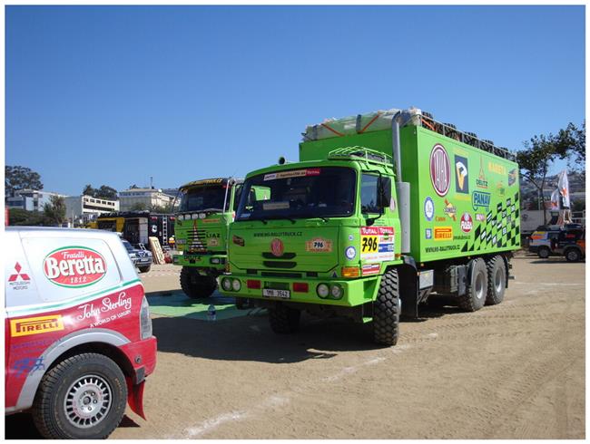 Vzpomínky na Dakar 2009 objektivem fotografů týmu  Marka Spáčila