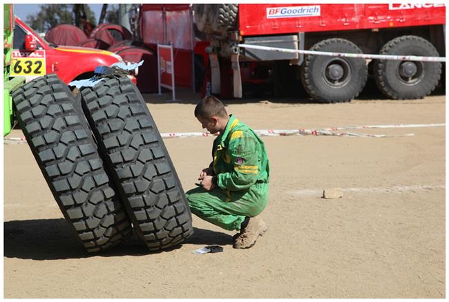 Vzpomínky na Dakar 2009 objektivem fotografů týmu  Marka Spáčila