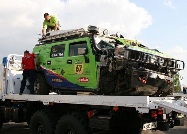 Hedvbna stezka 2009 - havarovan Hummer Czech Dakar teamu, foto tmu