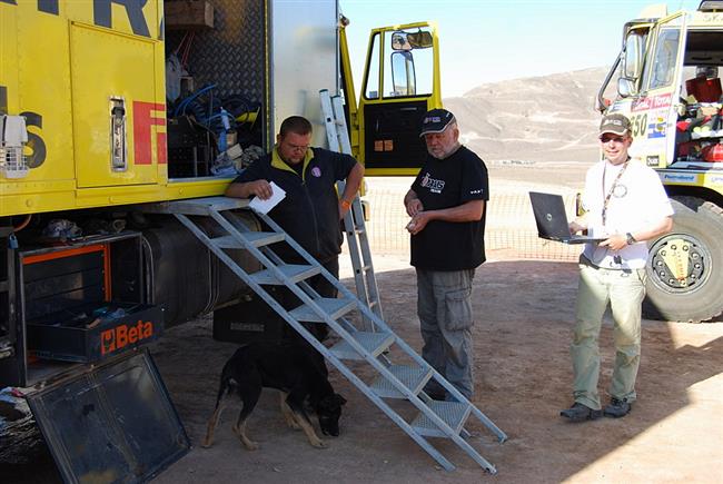 Dakar 2009: Loprais team v bivaku atd, foto tmu