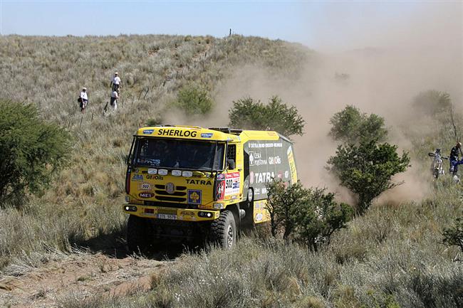 Dakar 2009: Konen v bivaku. Loprais do bivaku dorazil  a pozd veer.
