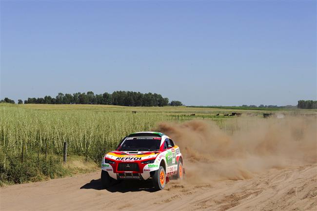 Dakar 2009 ek  pauza. Machek poskoil do veden !! Zapletal  rovn stoup !!