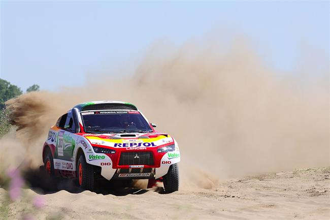 Dakar 2009 ek  pauza. Machek poskoil do veden !! Zapletal  rovn stoup !!