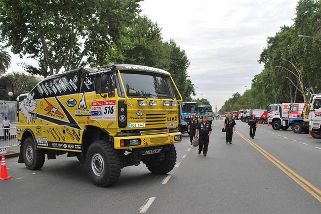 Macík a Pabiška na přejímkách - Dakar 2009, foto týmu