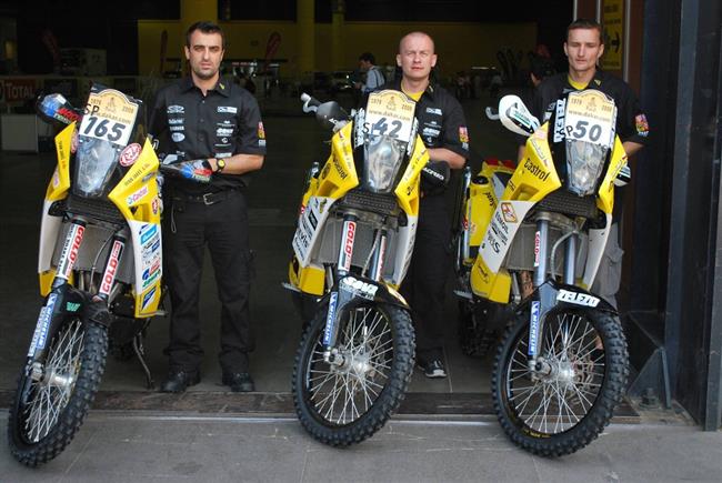 Macík a Pabiška na přejímkách - Dakar 2009, foto týmu