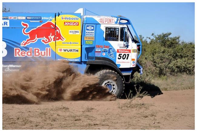Dakar 2009: Liazka 4x4 Dakar MS rallytruck týmu pěkně  zlobí, ale jede.