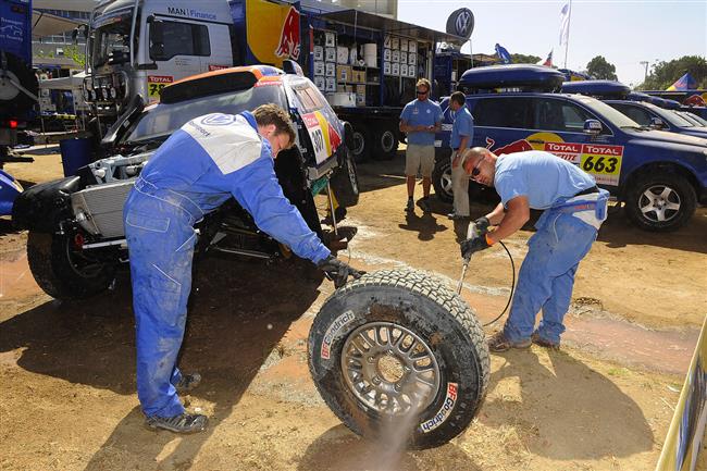Tovrn tm VW za polovinou Dakaru 2009, foto tmu