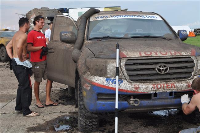 Silk Way 2011: Z dvojice eskch Hummer zstal jen Josef Pelc s manelkou Alenou