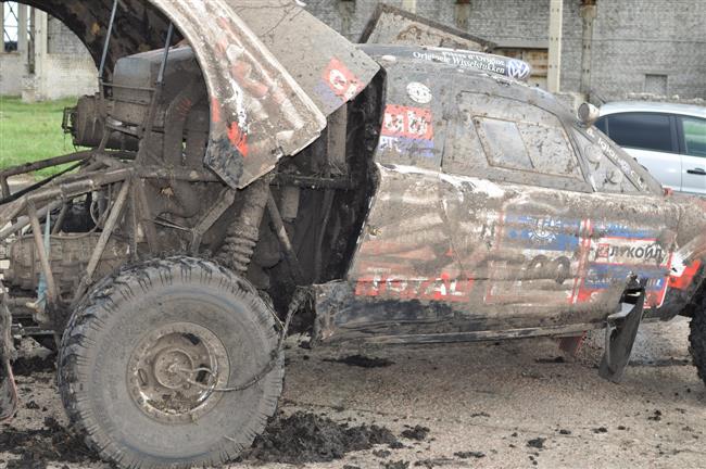 Silk Way 2011: Z dvojice eskch Hummer zstal jen Josef Pelc s manelkou Alenou