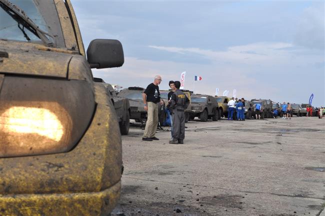 Silk Way 2011: Z dvojice eskch Hummer zstal jen Josef Pelc s manelkou Alenou