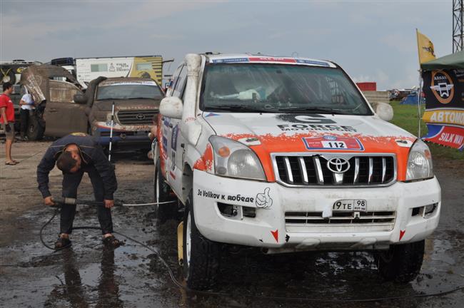 Silk Way 2011: Z dvojice českých Hummerů zůstal jen Josef Pelc s manželkou Alenou