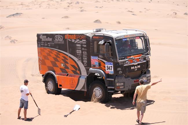 Zdenk Sldek s Hummerem H3 EVO  tm Offroadsport na Dakaru 2011