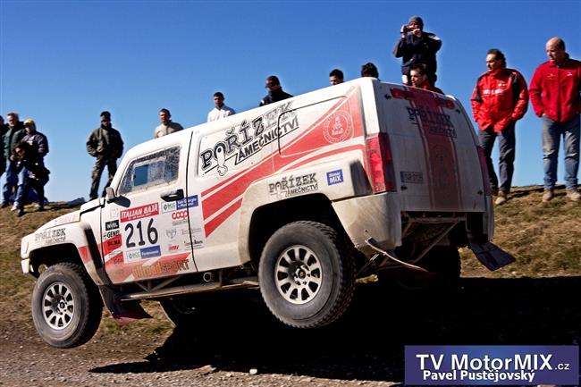 30. ronk OiLibya Rallye de Tunisie 2011 opout bivak v Ksar Ghilane