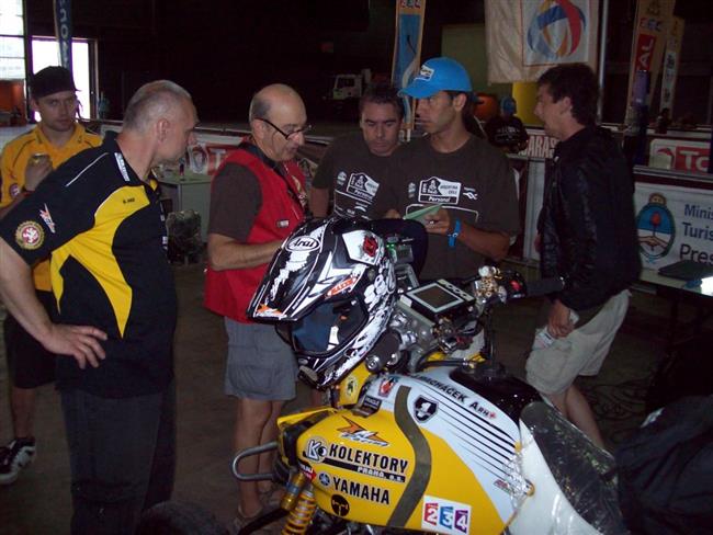 KM Racing ped startem a na pejmkch Dakaru 2011, foto tmu