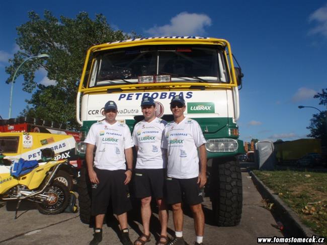 Azevedova Tatra a tm na pejmkch na Dakar 2011, foto tmu