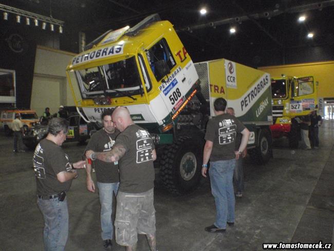 Azevedova Tatra a tm na pejmkch na Dakar 2011, foto tmu