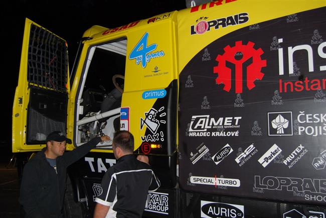 spn Loprais tm a jeho technika se pedstavil ped Dakarem 2012