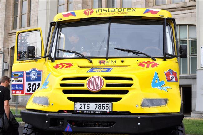 Sobotní probuzení na SILK WAY 2011 : (nejen) Češi čekají na přejímku