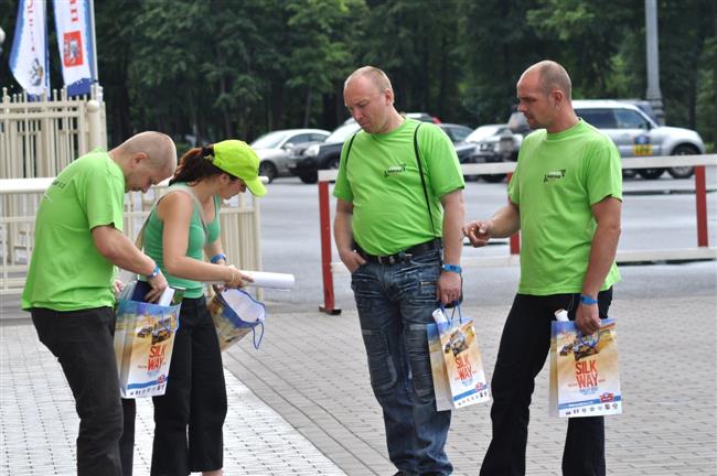 Sobotní probuzení na SILK WAY 2011 : (nejen) Češi čekají na přejímku