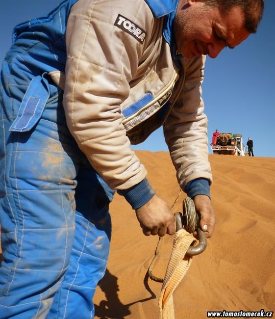 Africa Eco Race 2011: Tom Tomeek se v dunch i ztratil, ale nadle vede !