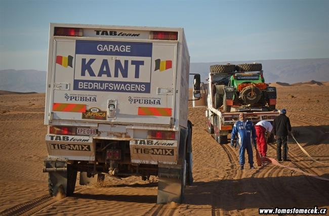 Oranžová Tatra Tomáše Tomečka i jeho tým opět v Praze, se zlatem z Afriky.