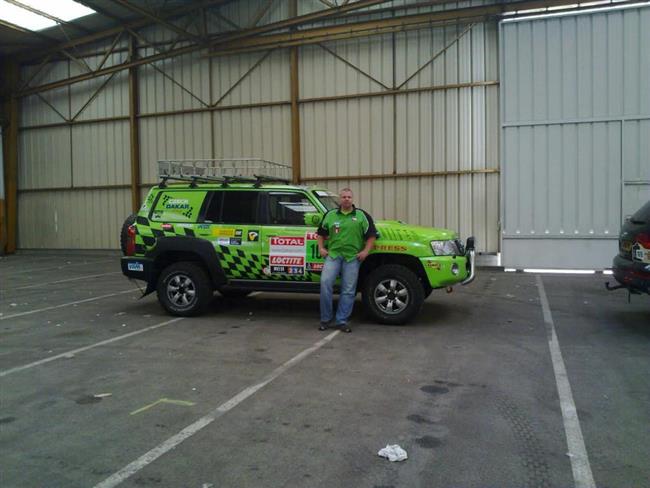 Tak zelen tm  CDT v tichosti vyrazil na Dakar 2012. Spil jede v roli  novine.