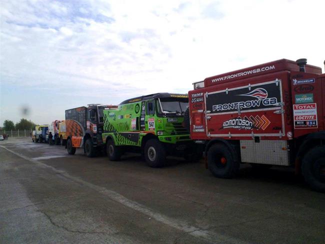 Tak zelen tm  CDT v tichosti vyrazil na Dakar 2012. Spil jede v roli  novine.