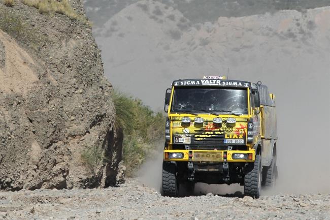 Josef Machek odstoupil. Favorit a ptinsobn  vtz dokon Dakar jako mechanik