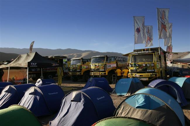 Dakar: Jarda Valtr jedenct, i kdy  jel 200 km bez brzd a zvr s pokozenou npravou