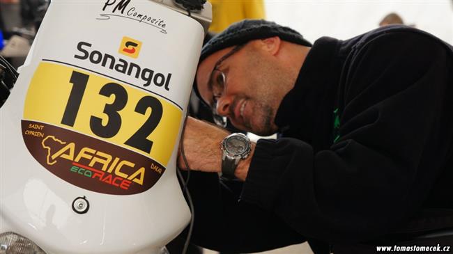 Afrika Eco Race 2011/2012 - technické přejímky Tatry Tomáše Tomečka