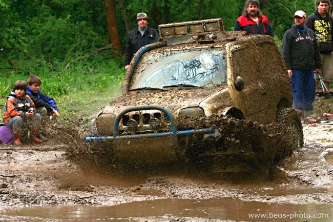 V bvalm vojenskm prostoru u Milovic v sobotu vyvrchol seril Offroad marathon