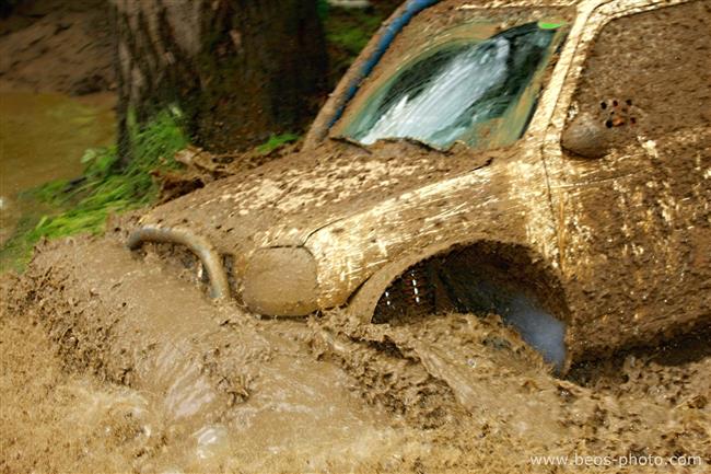 V bvalm vojenskm prostoru u Milovic v sobotu vyvrchol seril Offroad marathon