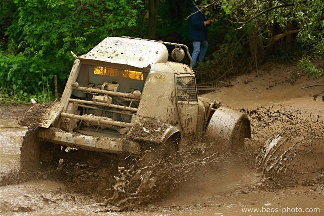 V bvalm vojenskm prostoru u Milovic v sobotu vyvrchol seril Offroad marathon