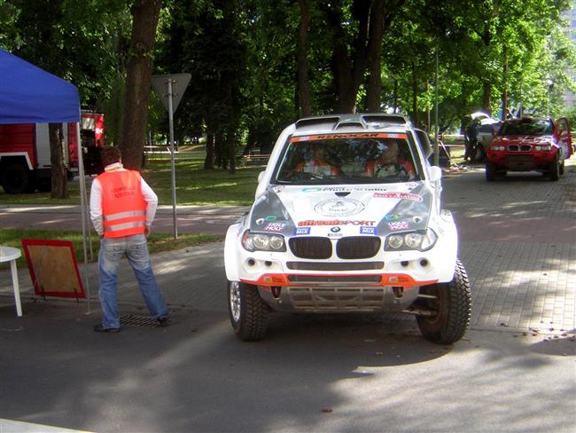 Baja Carpathia odstartovala. Mirek Zapletal  s BMW X3 ovldl prolog