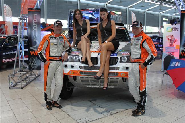 Tým Offroadsport společně s MotorMIXem na veletrhu Autosalon 2011 v Brně