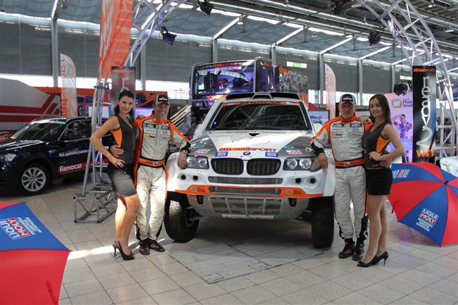 Zapletalovo Mitsubishi L 200 opt ve form a na startu Baja Poland. Hummery ale nejedou.