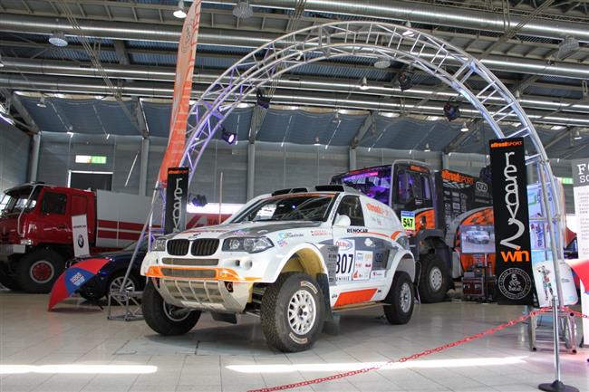 Zapletalovo Mitsubishi L 200 opt ve form a na startu Baja Poland. Hummery ale nejedou.